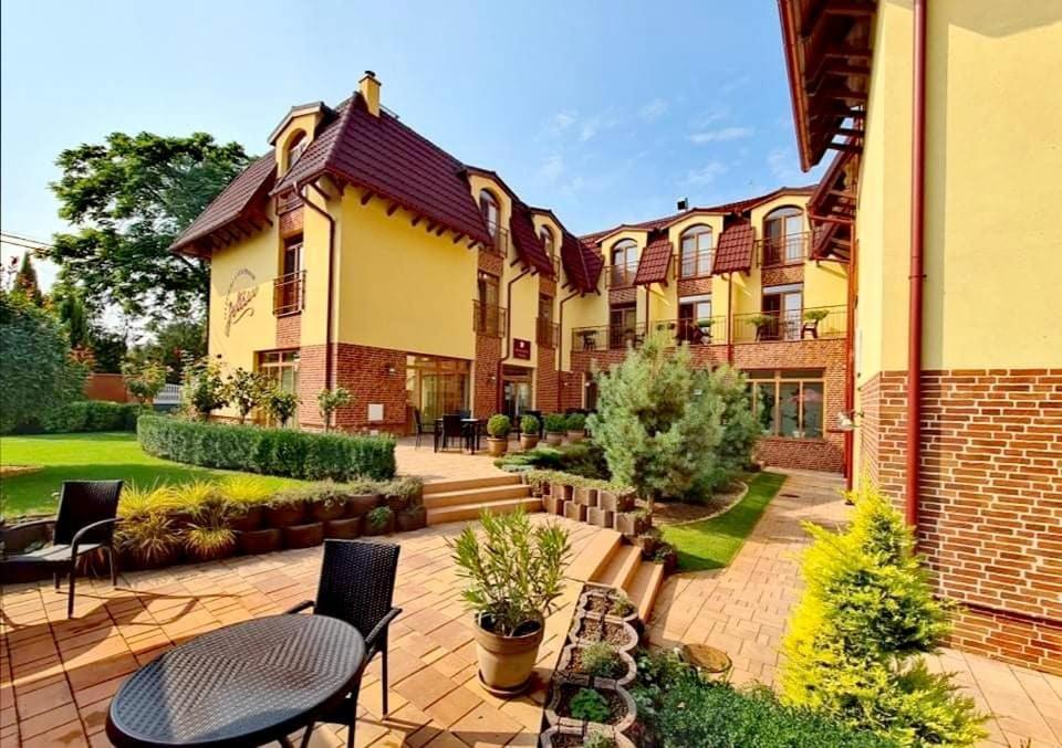 Jolán Pension&Restaurant Cicov Bagian luar foto